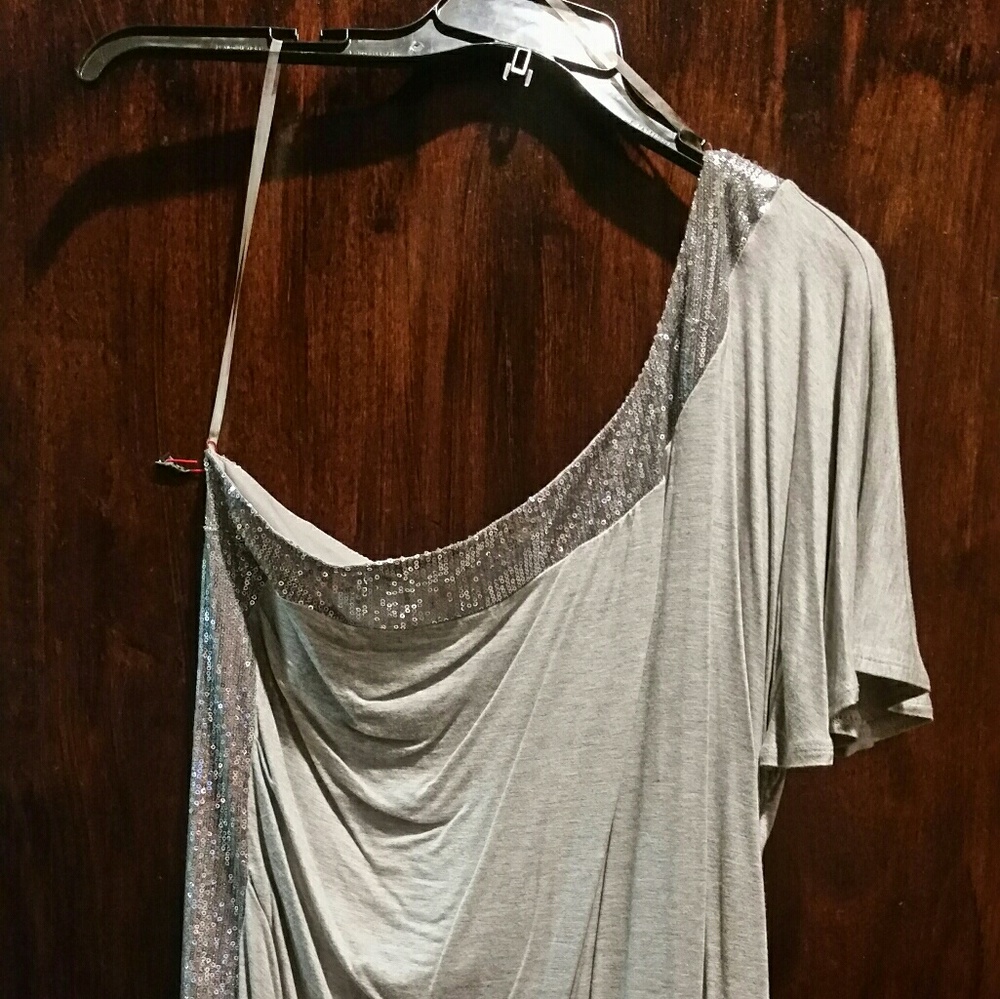 Plus size one shoulder top w sequins
